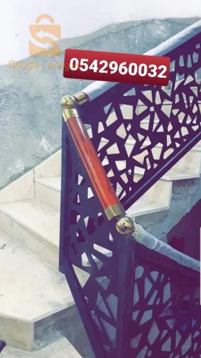 porte d'entrée et barrière escalier plasma et motif moderne