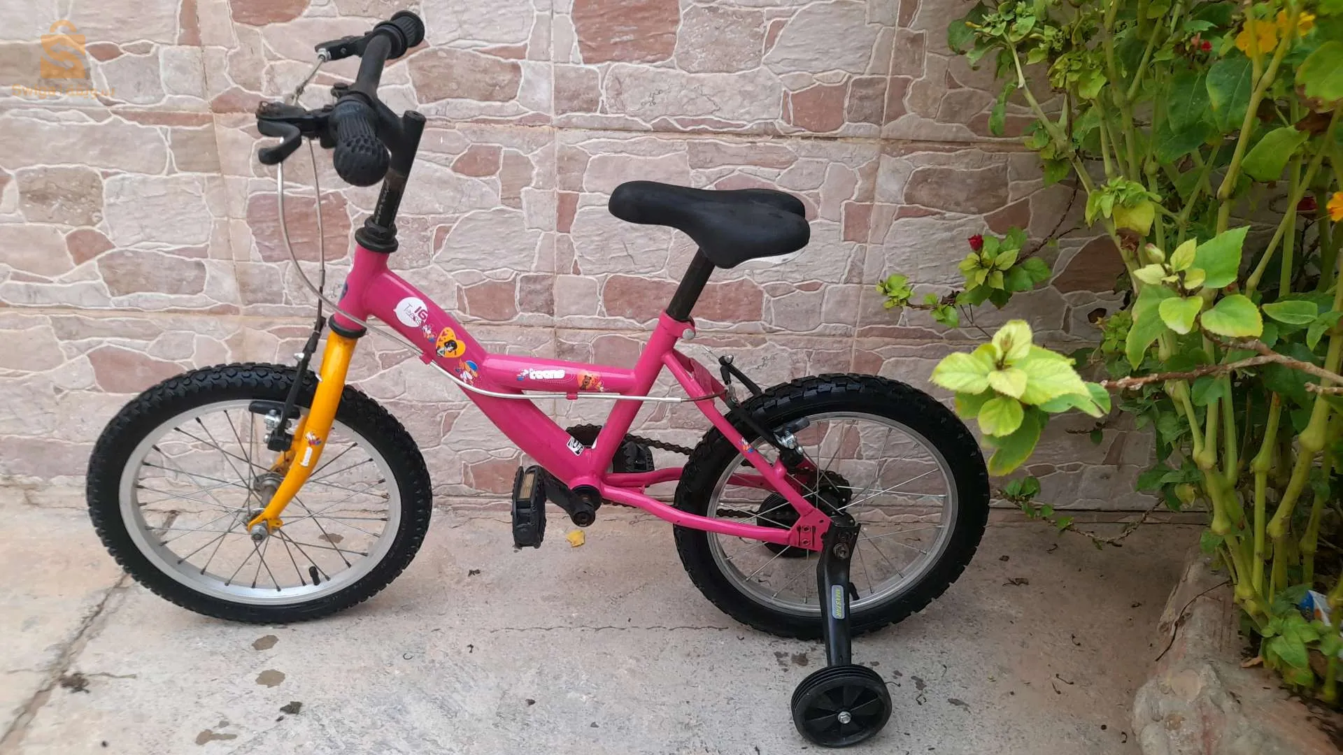 vélo 🚵‍♂️ français 🇨🇵 taille 16 pouce la Marque btwin 🔥 avec stabilisateurs âge[  5-10]  Ans prix 11000 da tlf 0657 44 24 66