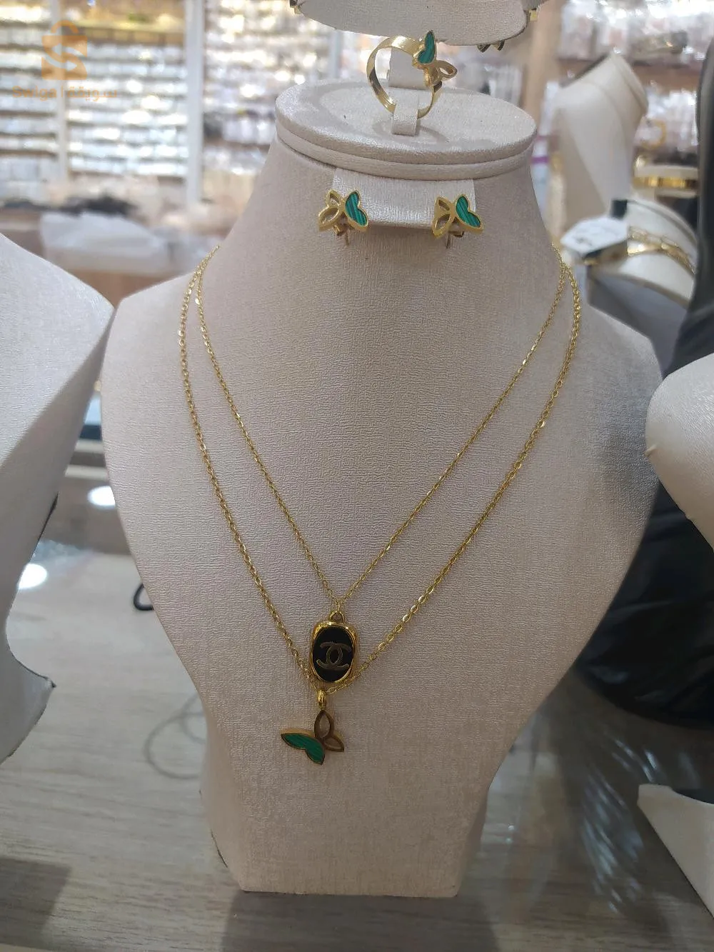 سنسلة نسائية