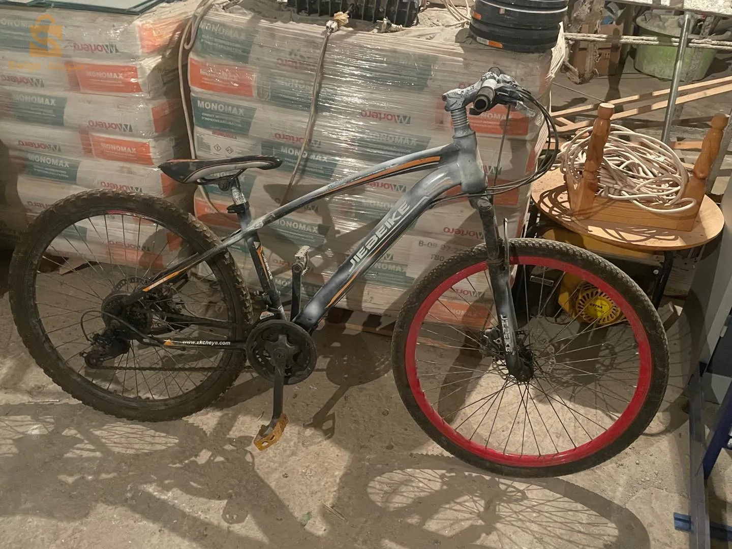 li instirisi y3aytli