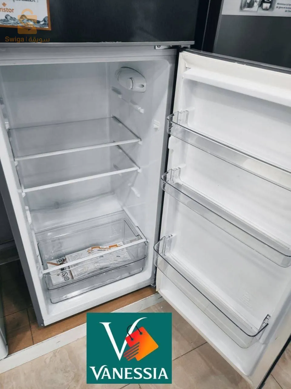 Refregirateur gris de la marque cristor