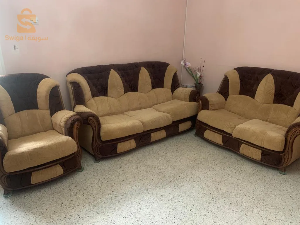 صالون للبيع