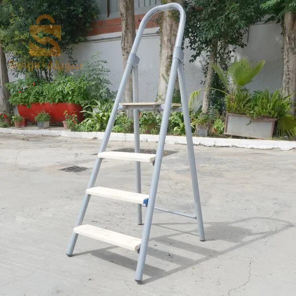 سلم 4 درجات قابل للطي بعدة وضعيات مع تصميم جد مبتكر و متين Echelle 4 Marche Multi-Position Solide Et De Haute Qualité