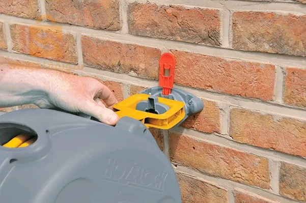 Dévidoir:  tuyau de 25m et raccord fournis