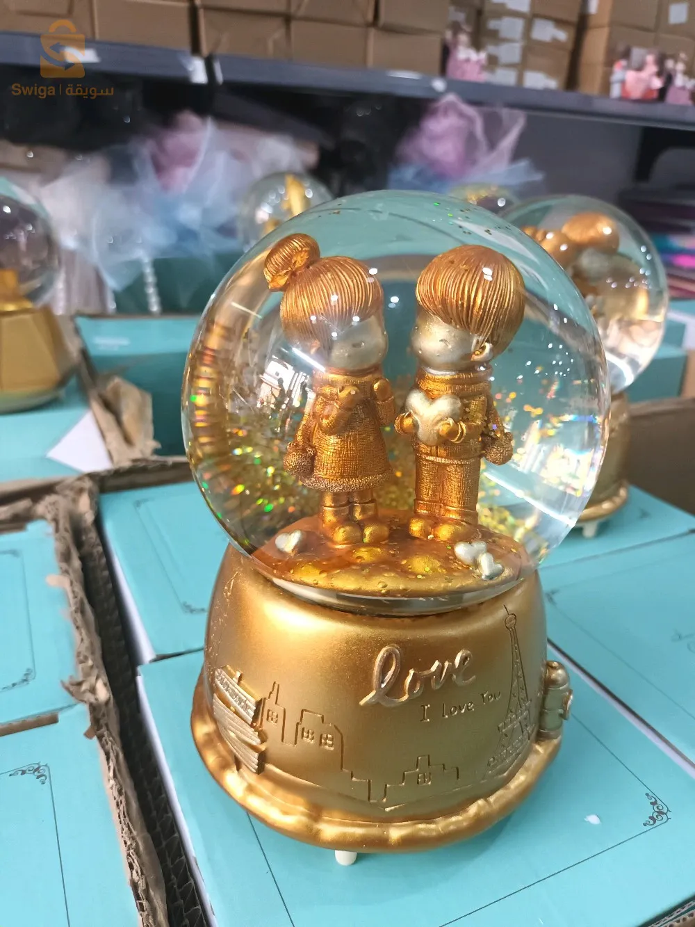 "كرة الثلج السحرية: هدية بيضاء من عالم الجليد"