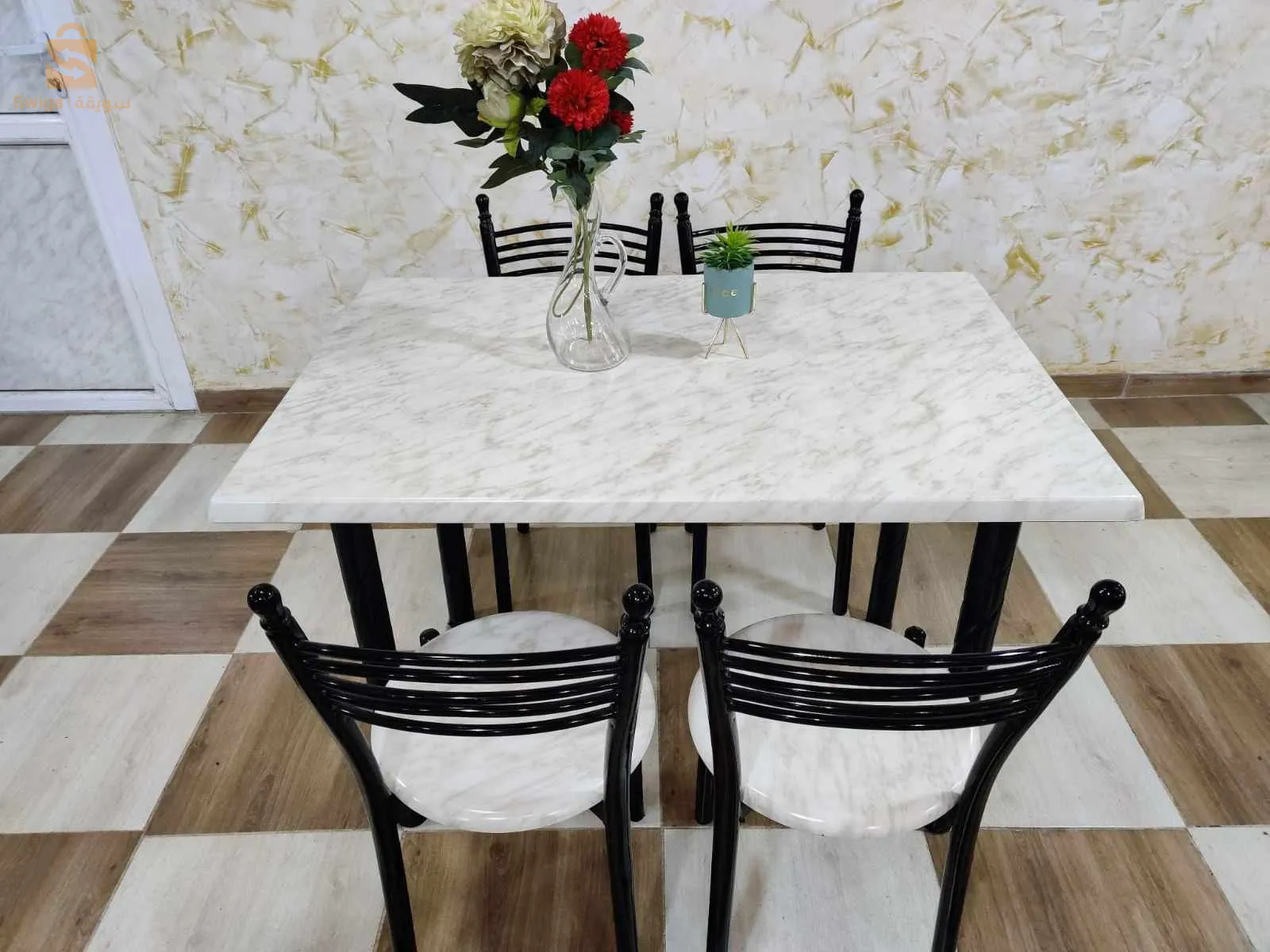 طاولات وكراسي تحفة ذات جودة عالية من الورشة عرض مغري 👌💯لاصحاب المطاعم والمقاهي