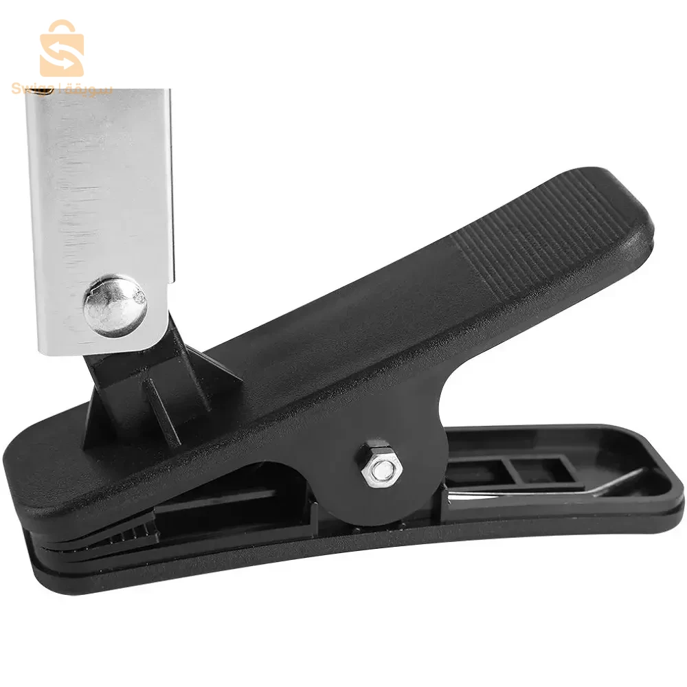 مروحة كهربائية في سيارة والشاحنة