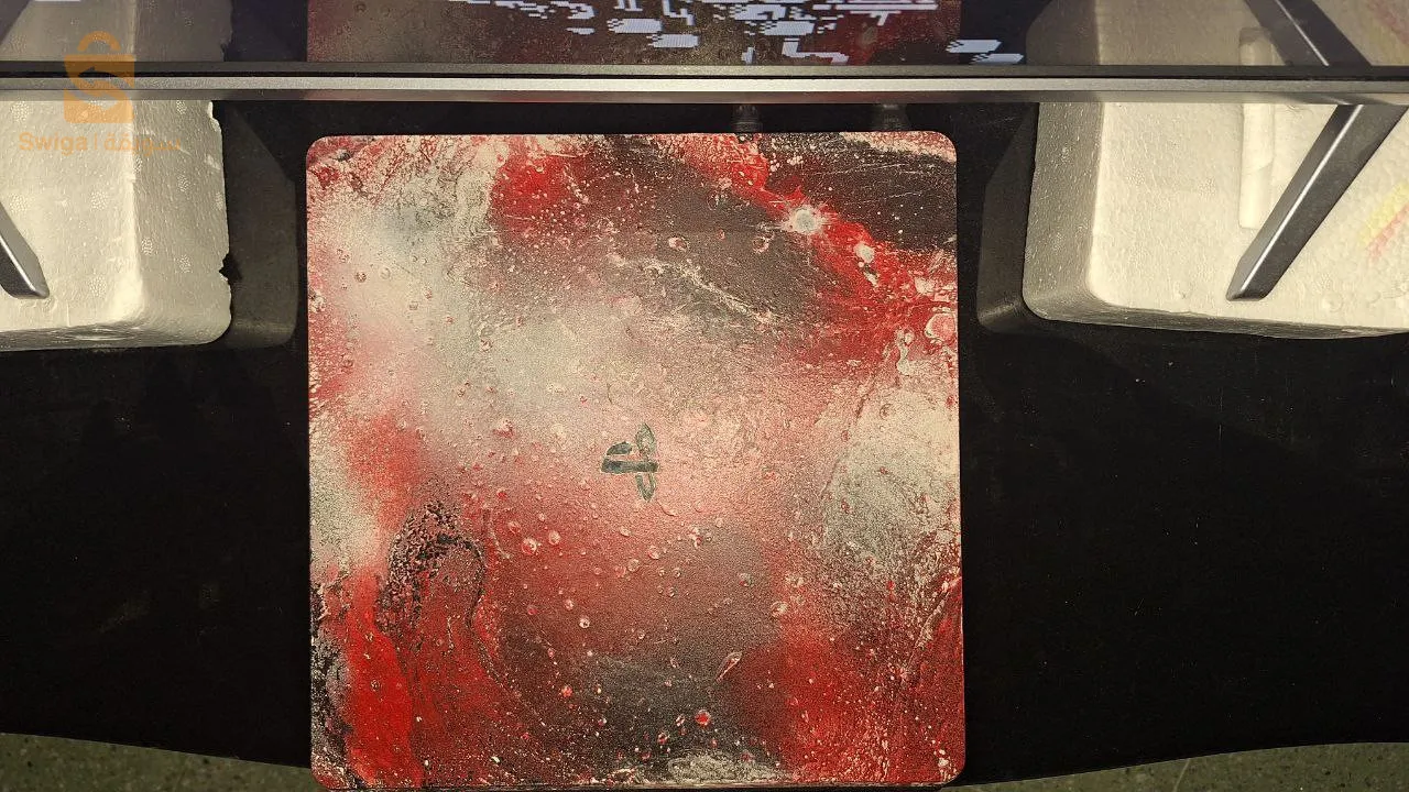 PS4 avec 2 mannettes