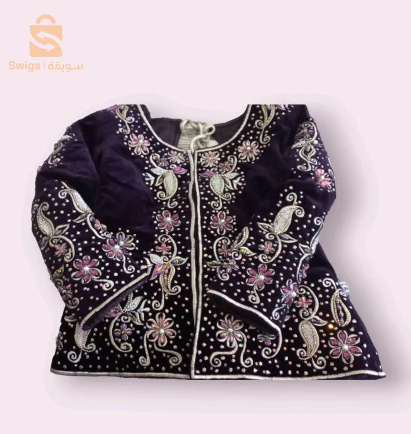 une veste de karakou très chic il faut voir porter avec des vrais pierres et de la vrais katifa horra couleur auberge taille 40