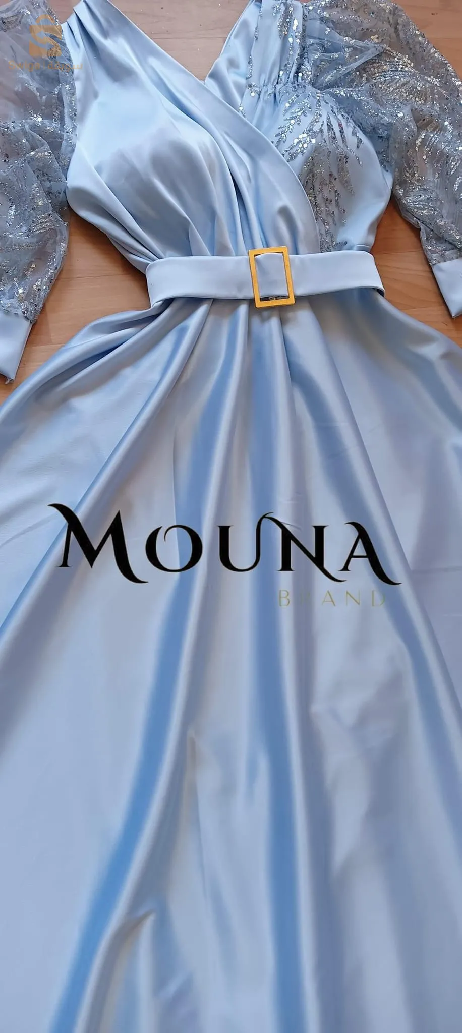 بيع الملابس بالجملة والتجزئة