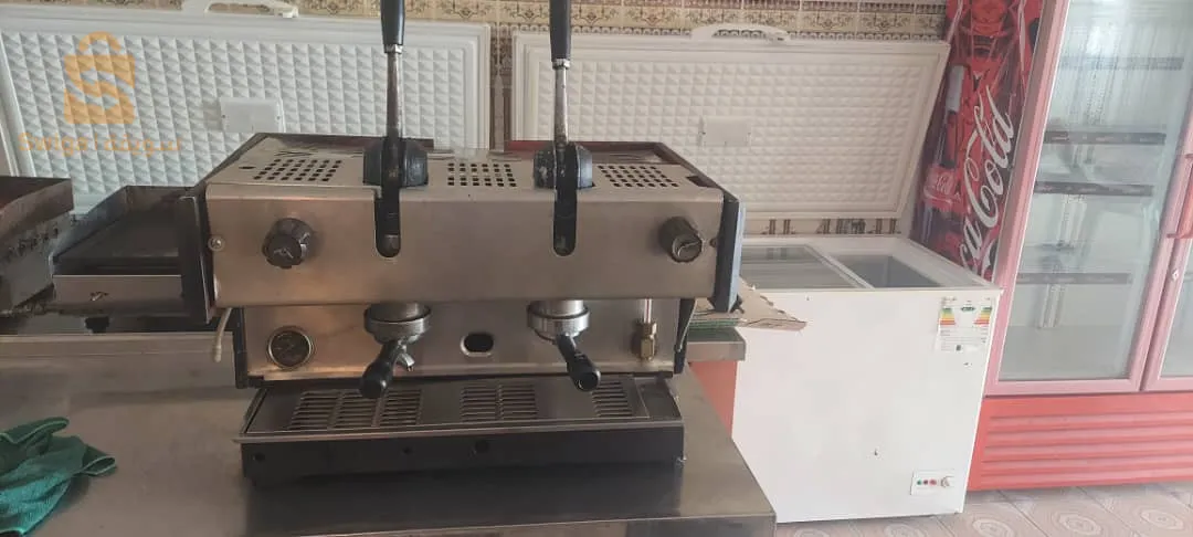 ماتريال ريصطورون وفاست فورد كومبلي في حوايج بزاف لي فوطو تاع اغلب الماتريال فالوصف وكاين لي منيش مصورهم نبيع كلش على بعضاه خاوتي