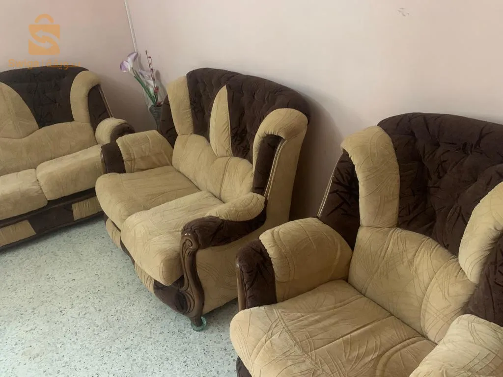 صالون للبيع