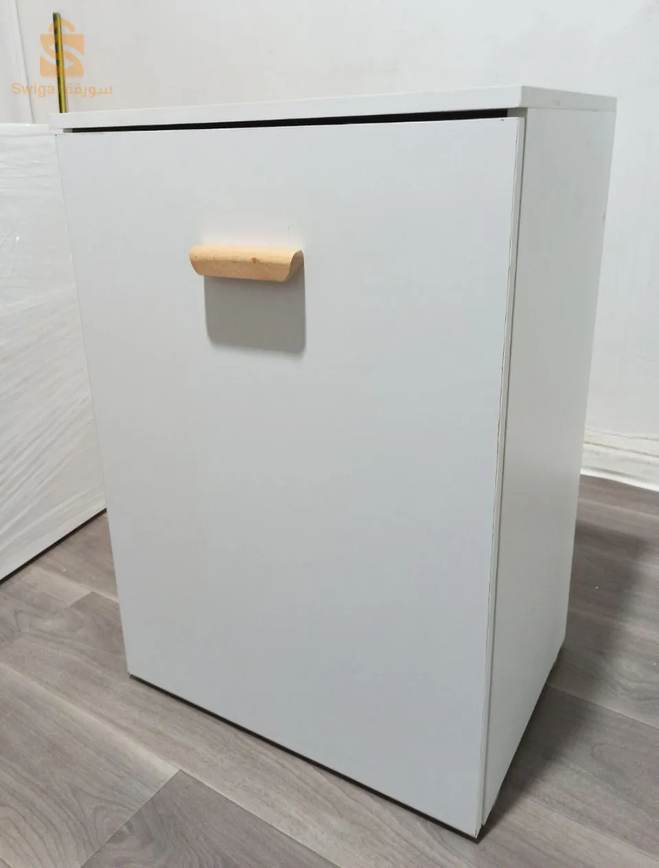 Libérez de l’Espace avec Notre Table de Nuit/Bureau Pliable Élégante