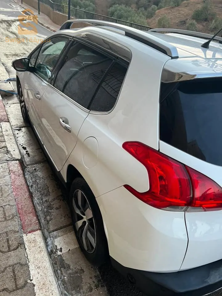 Peugeot 2008 anne 2015 march 195 000 240 DZD