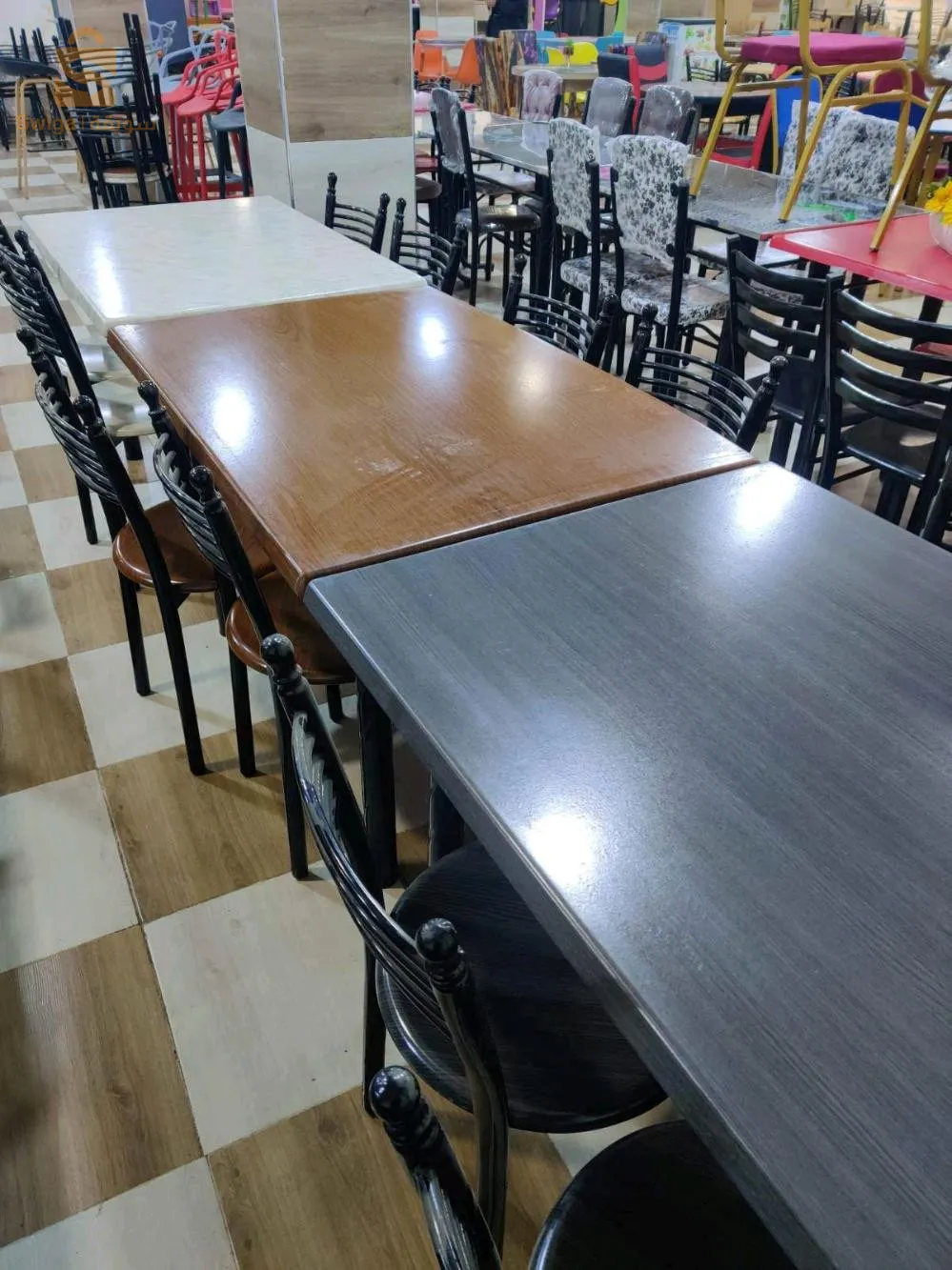 طاولات وكراسي تحفة ذات جودة عالية من الورشة عرض مغري 👌💯لاصحاب المطاعم والمقاهي