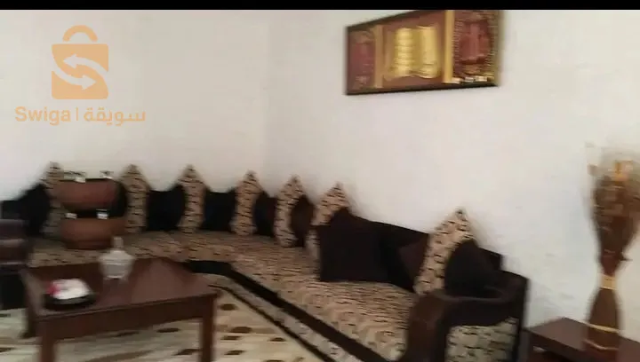 Ground floor housing with 200 m
 For sale