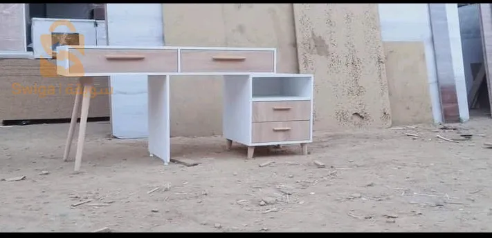 Bureaux pour adultes et enfants, de l'atelier à votre domicile, avec service disponible selon votre demande. Dépêchez-vous et n'hésitez pas. Merci.