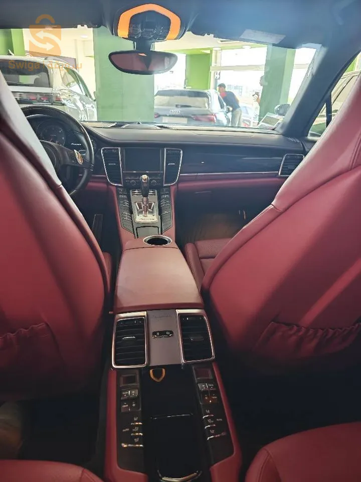 PORSHE panamera 2017 3L v6 dies 9000km
