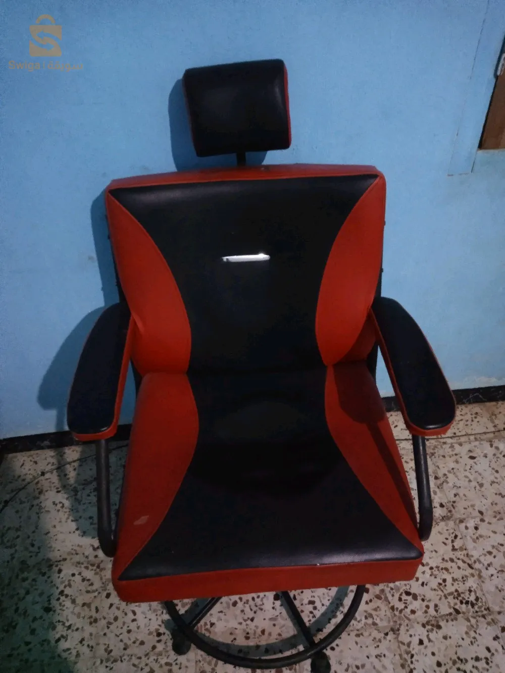 كرسي حلاقة مع طاولة الحلاقة