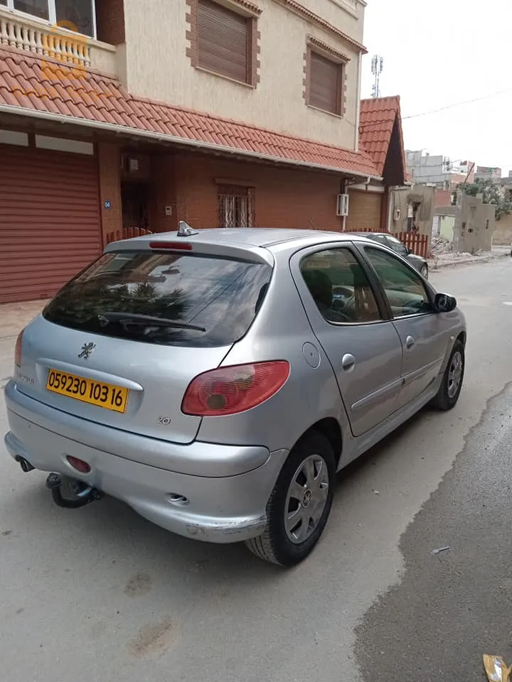 206 11 Ess