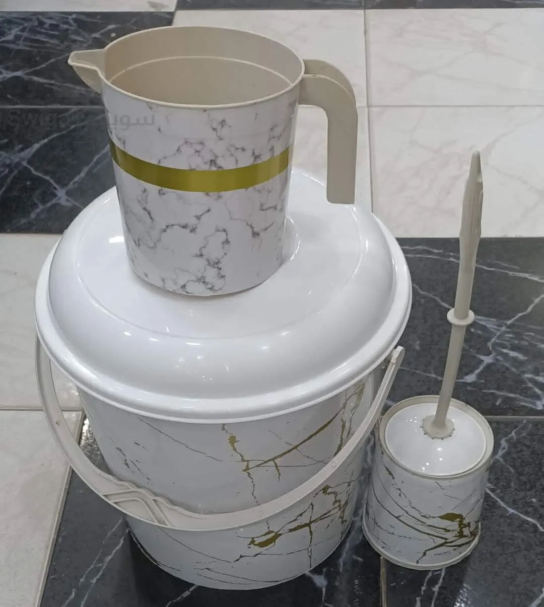 اواني بلاستيكية