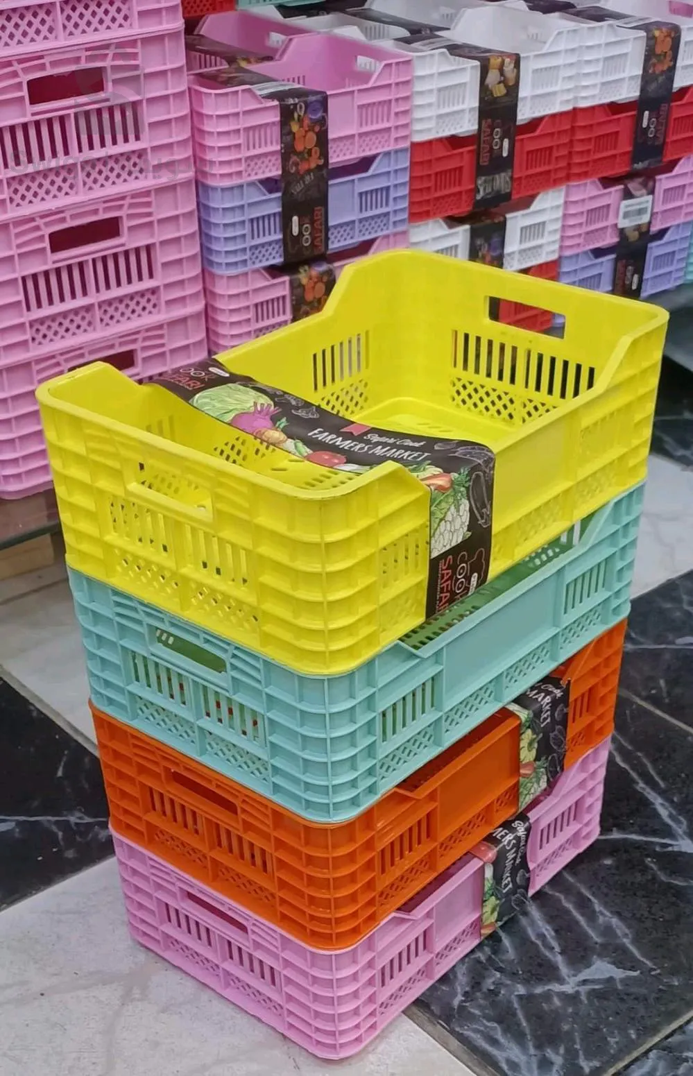 اواني بلاستيكية