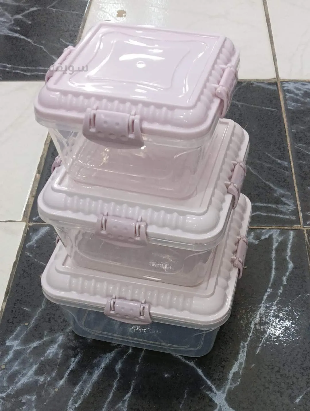 اواني بلاستيكية