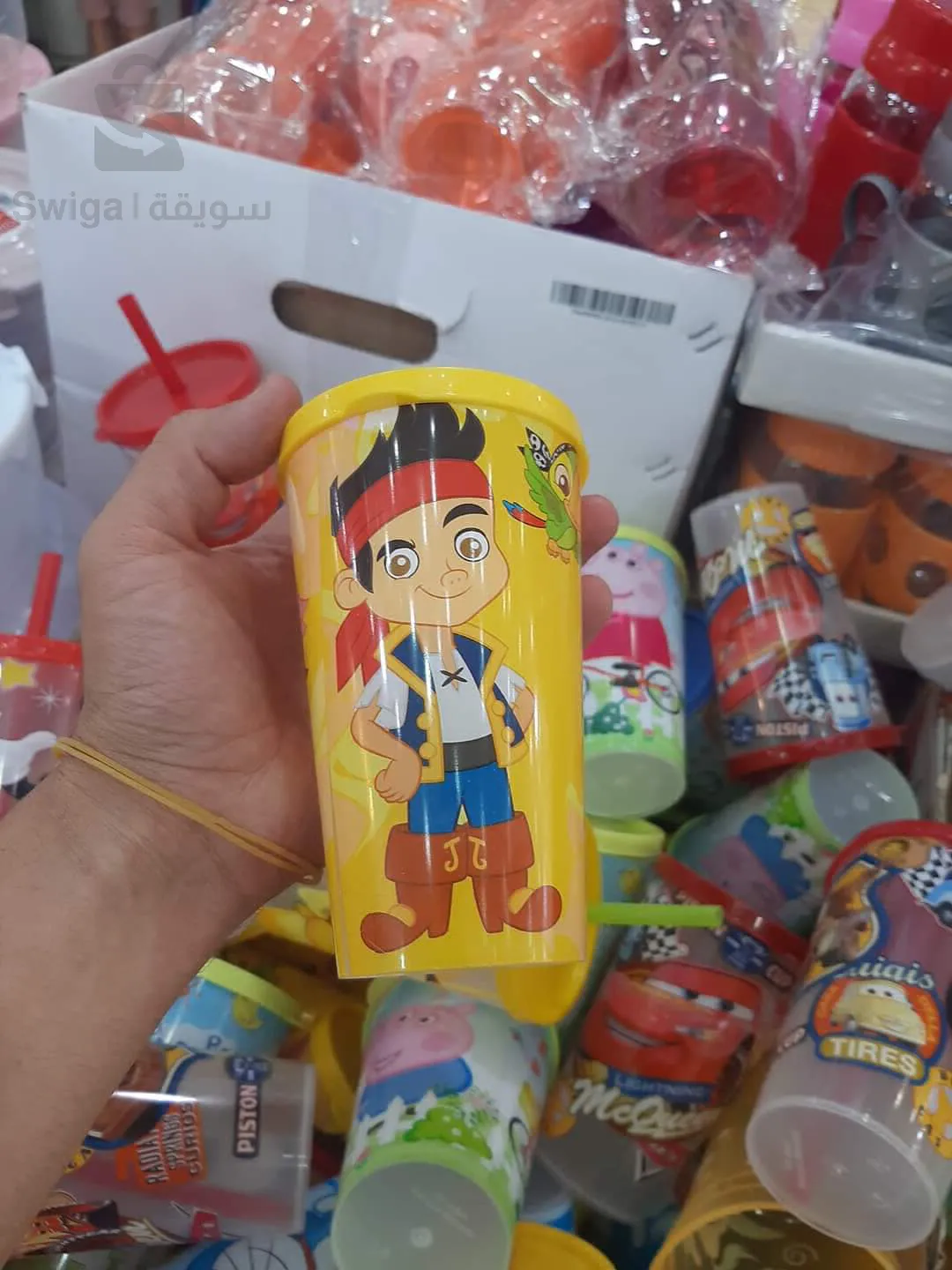 كأس بلاستيكي