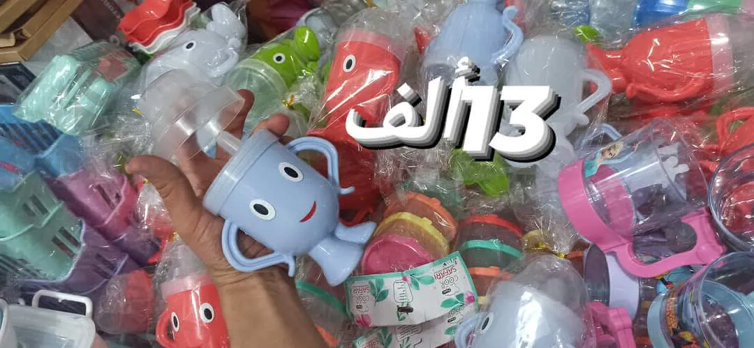 أواني بلاستيكية