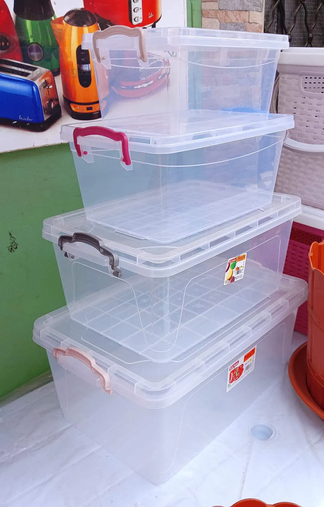 اواني بلاستيكية