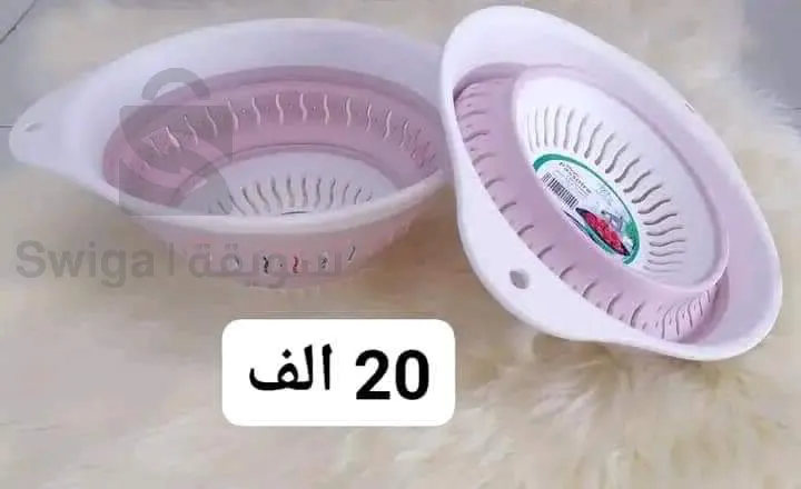 أواني بلاستيكية