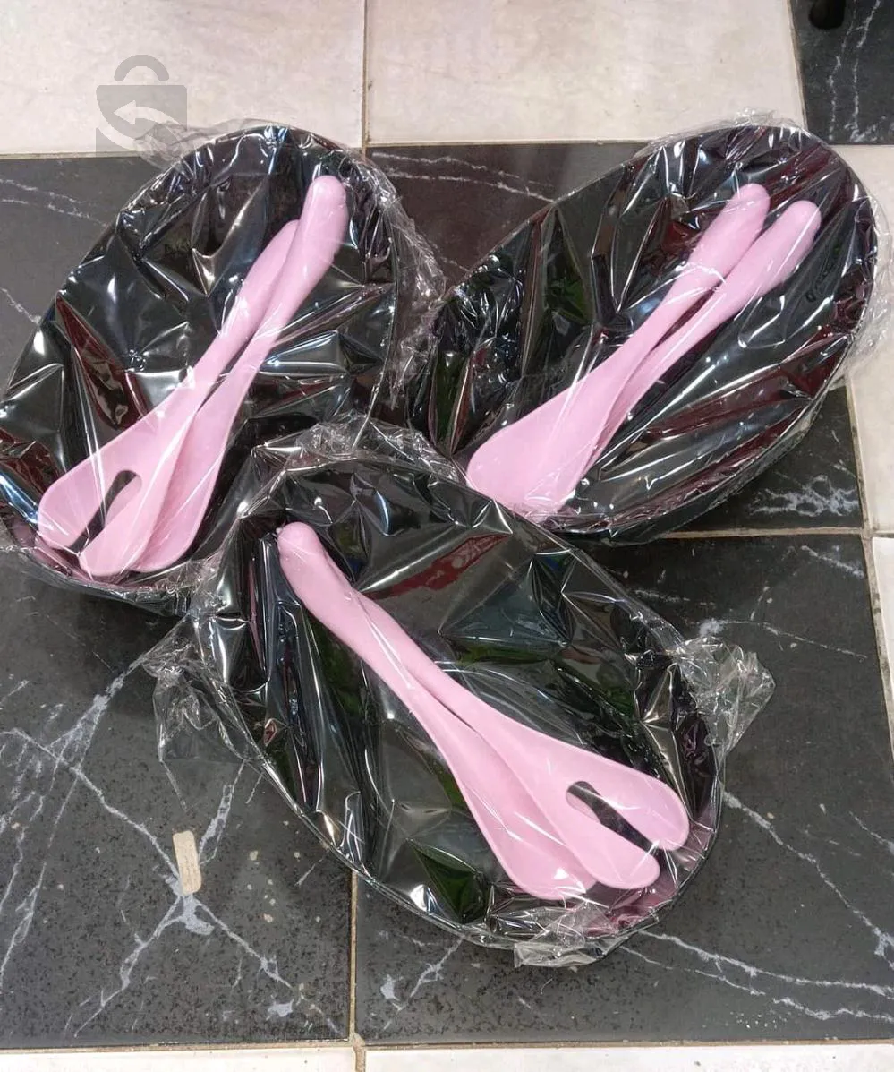 اواني بلاستيكية