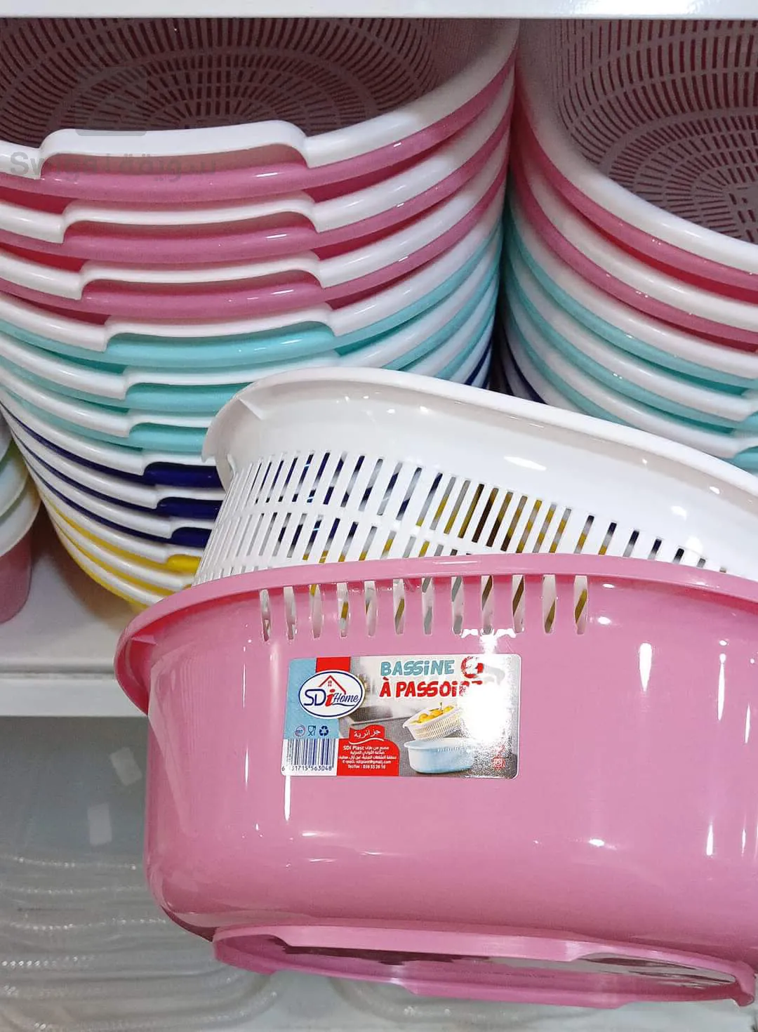 اواني بلاستيكية