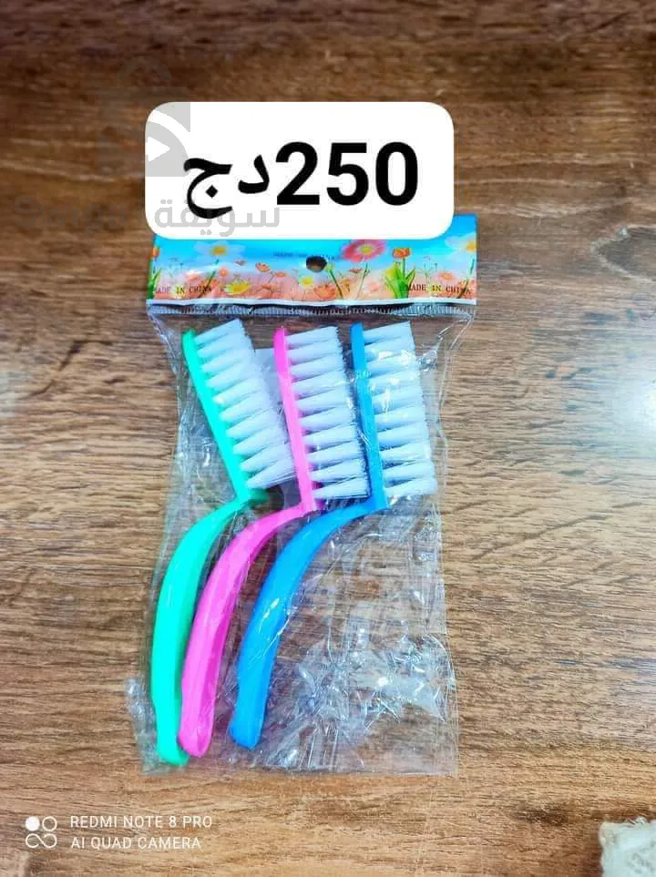 اواني بلاستيكية  مختلفة