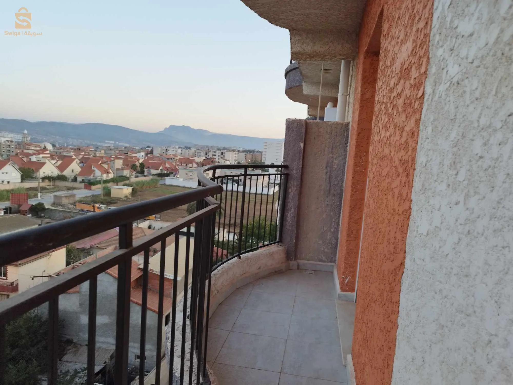 شقة ذات ثلاث غرف