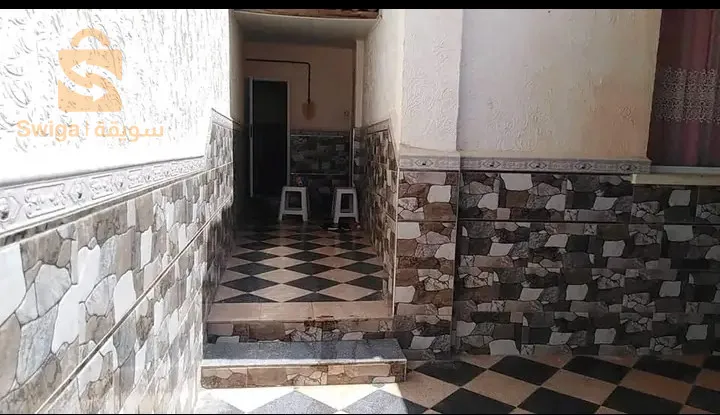 Ground floor housing with 200 m
 For sale