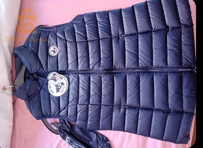 Le trench-coat est l’un de mes manteaux préférés et un incontournable de la garde-robe. Il ajoute la touche d'élégance parfaite à vos tenues printanières ! J'aime l'associer à un pull ample en laine et un jean. Pour des températures plus fraîches, associez-le à une jolie écharpe XL.