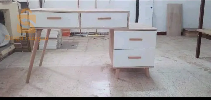 Bureaux pour adultes et enfants, de l'atelier à votre domicile, avec service disponible selon votre demande. Dépêchez-vous et n'hésitez pas. Merci.