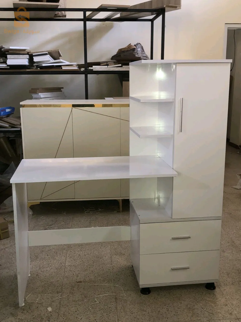 Bureaux pour adultes et enfants, de l'atelier à votre domicile, avec service disponible selon votre demande. Dépêchez-vous et n'hésitez pas. Merci.