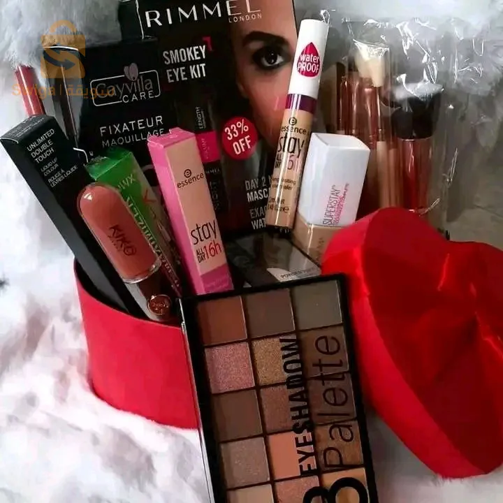 ملابس ومكياج