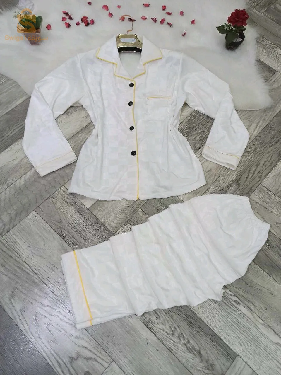 بيجاما قطيفة