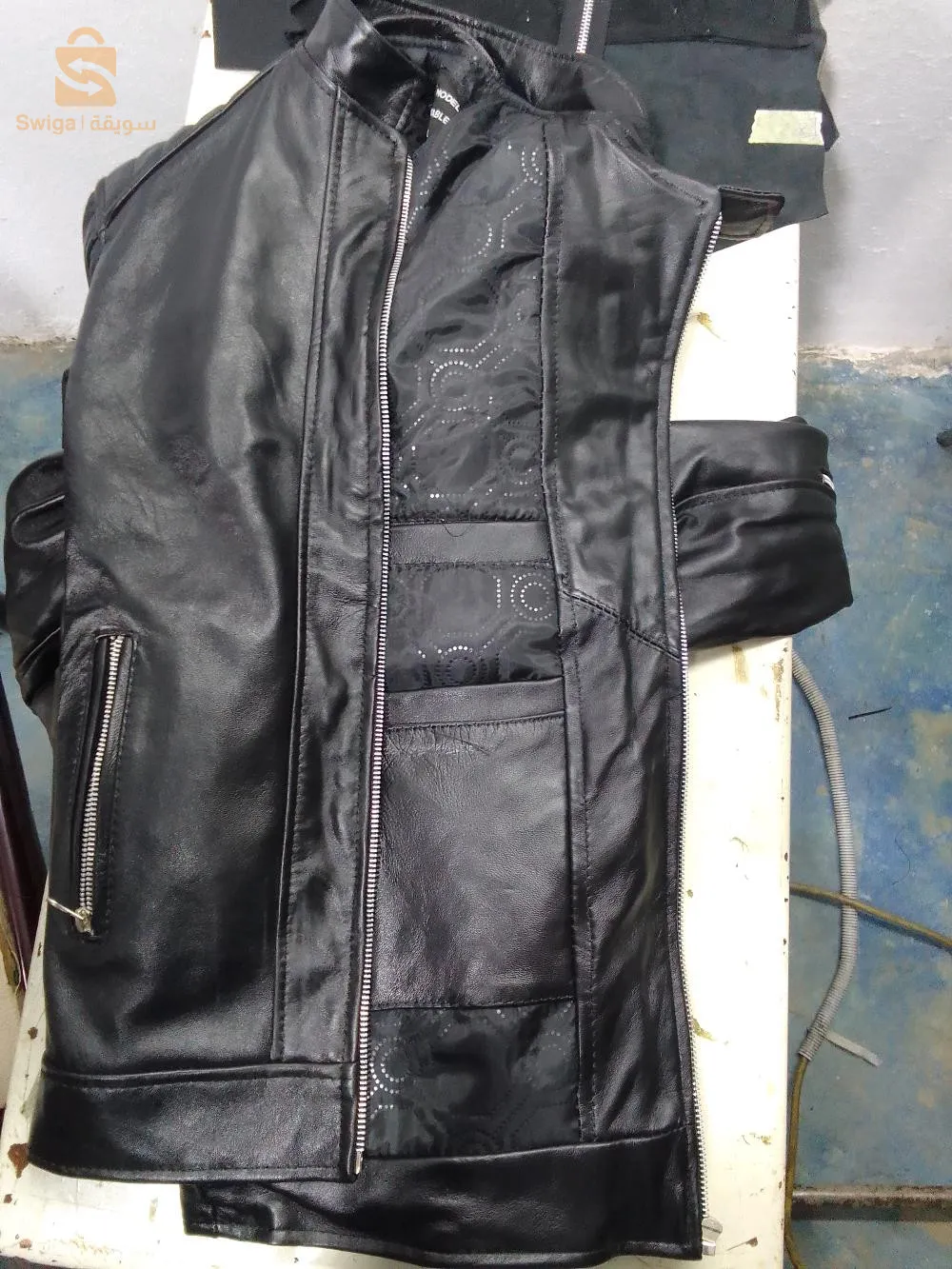 les vestes en cuir Homme & Enfants 
Détail & Gros