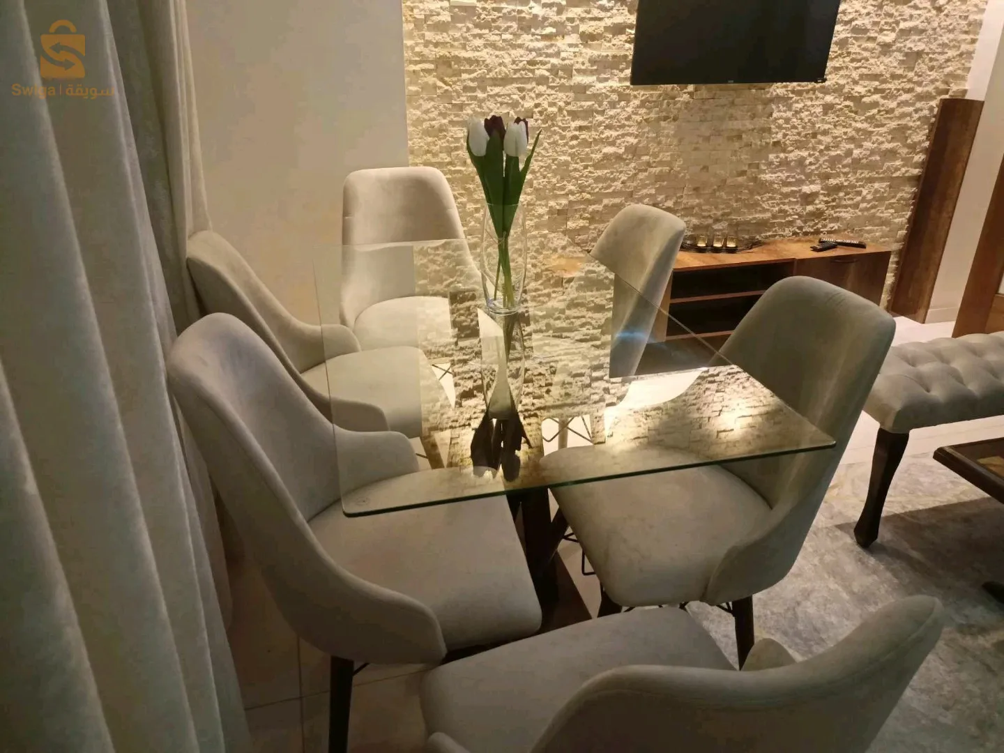 Bienvenue chez salon aziouz🌟 😍😎
🔥Table de salle à manger/ table basse🔥 en bois hêtre avec du verre trempé et tissus anti😍 tache🥰  importation  ❤️📣📣📣
قبل كل شئ أول شيئ نقولوا لزبائننا الكرام اللي يحب يتأكد من جودة منتوجاتنا يتفضل عندنا للورشة في براقي ولاية الجزائر العاصمة.مرحبا بكم 🙏❤
https://maps.app.goo.gl/ihAJsogD92csUzuJ6
👈 للطلب تواصلوا معنا عبر بريد الصفحة  أو على الأرقام 
  📞📞0559025898

Table de salle à manger avec 4 chaise _ 6 chaise _ 8 chaise ..... 
💥Des chaises simple.
💥 des chaises Capitonnée
💥Des chaises Ceca_ Oslo _ Roma _ Nova et plusieurs modèles.........
Les dimensions
💥rectangulaire: 160/80 
💥 Ronde: 80_90_1m20

وسعر يتغير حسب نوع الطاولة 
البيع جملة و ديطاي 
👈من الورشة إلى الزبون مع توفير كل الأحجام 
 
👈 أكثر من 20 نوع من القماش التركي ذو النوعية الرفيعة.
👈كل انواع القماش متوفرة 💥
  والتوصيل لجميع الولايات بأسعار معقولة🤗
🔹disponible tout les couleurs et les dimensions .