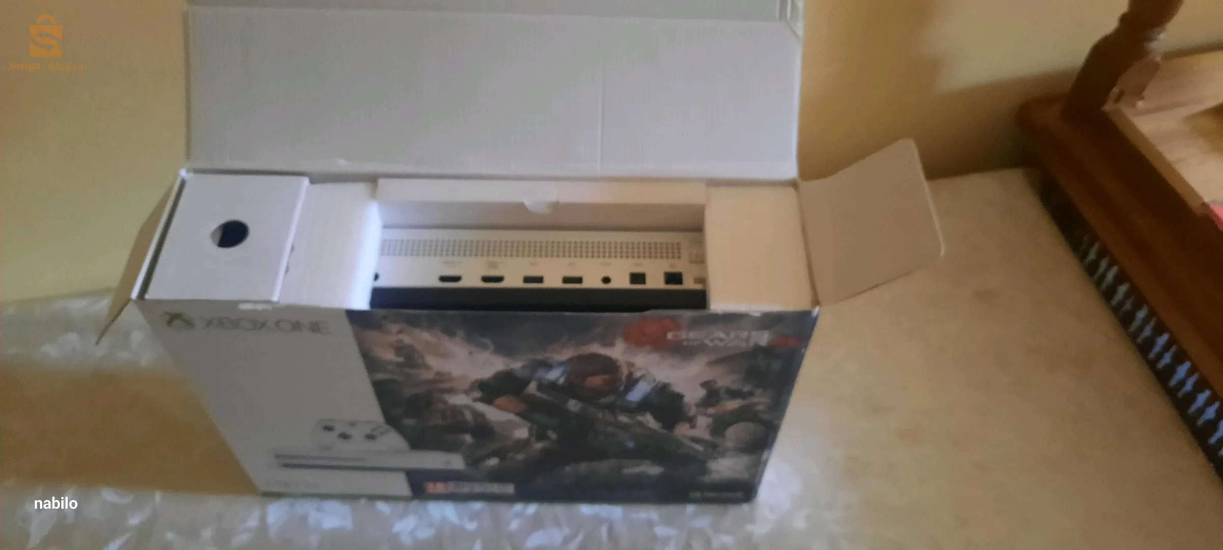 Xbox One s 1 T avec manette et 2 jeux et le 3 jeux en code avec boîte