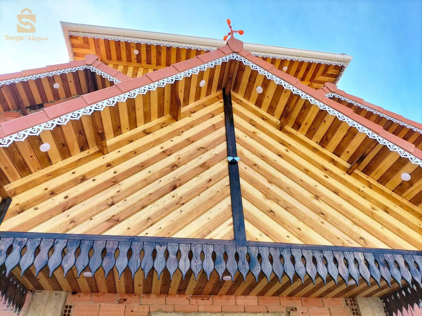 تركيب جميع انواع القرميد والاسقف الخشبية