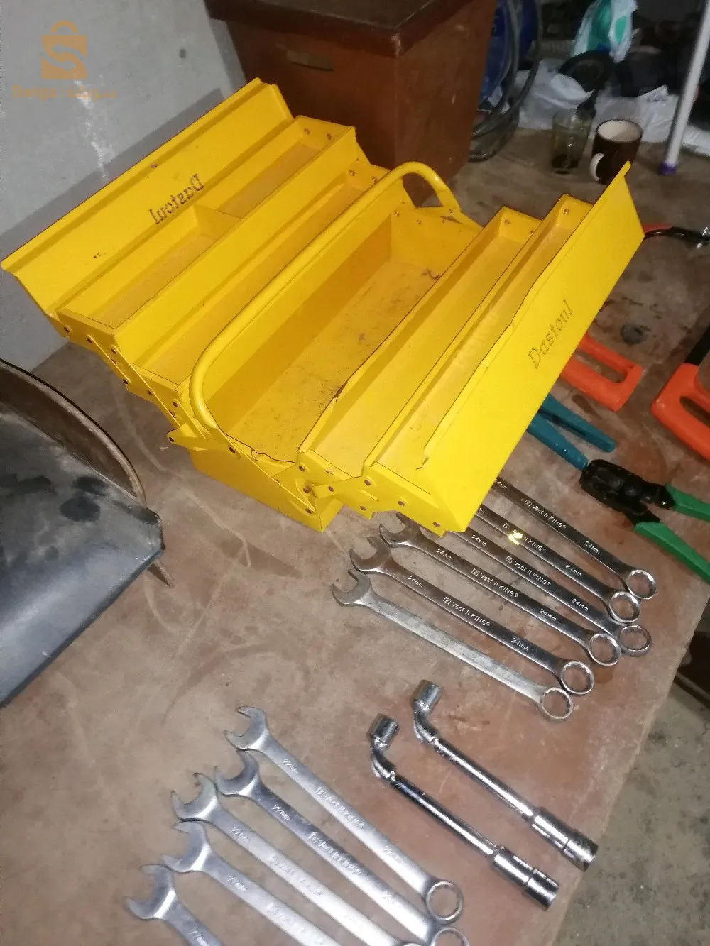 caisse à outils avec outils allemand