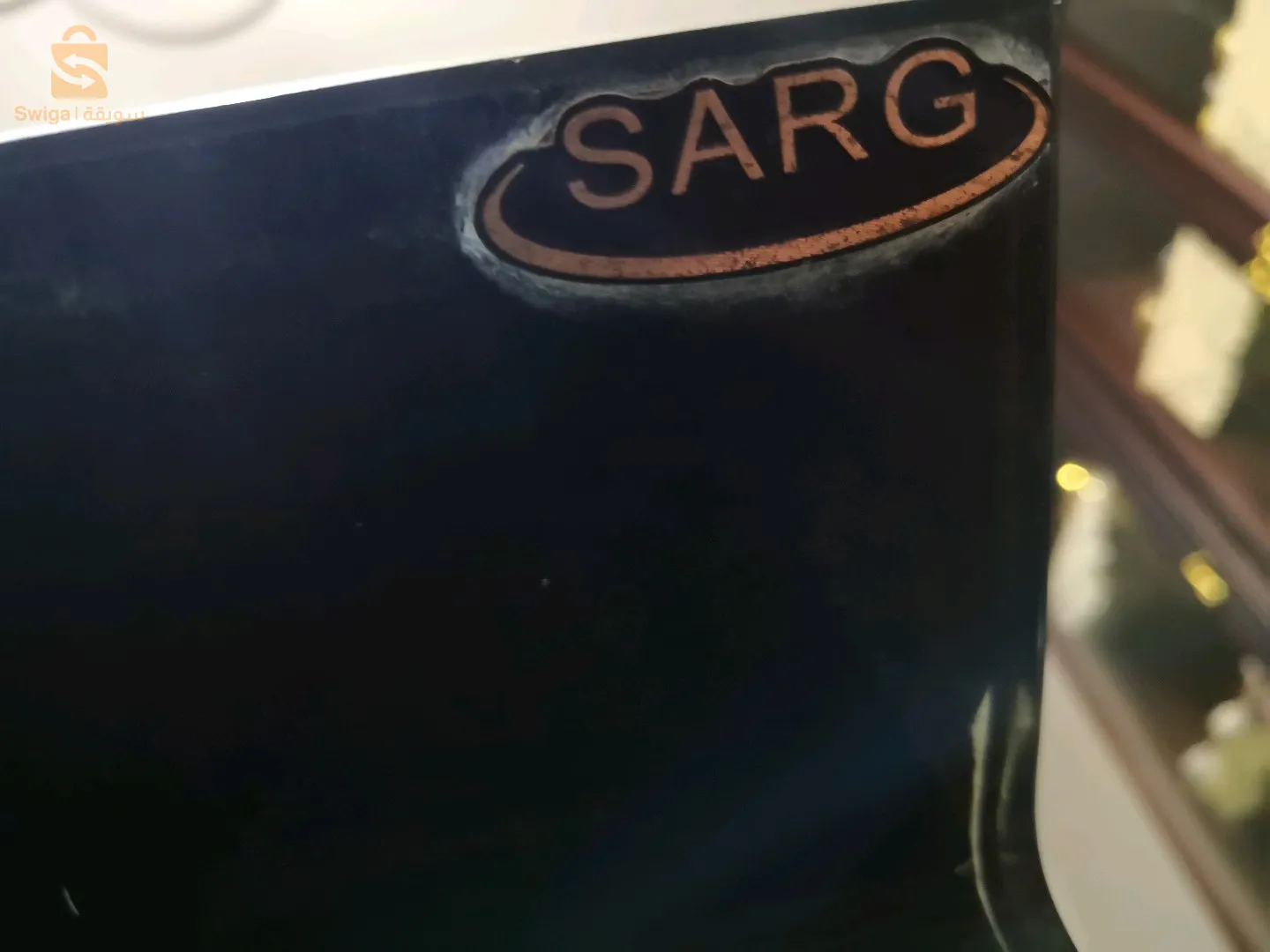 Lavabo double vasque en verre noir de salle de bain occasion. 
Dimension :144 cm × 60 cm
Avec miroir de la même dimension et deux lampes originales
Sans teroir