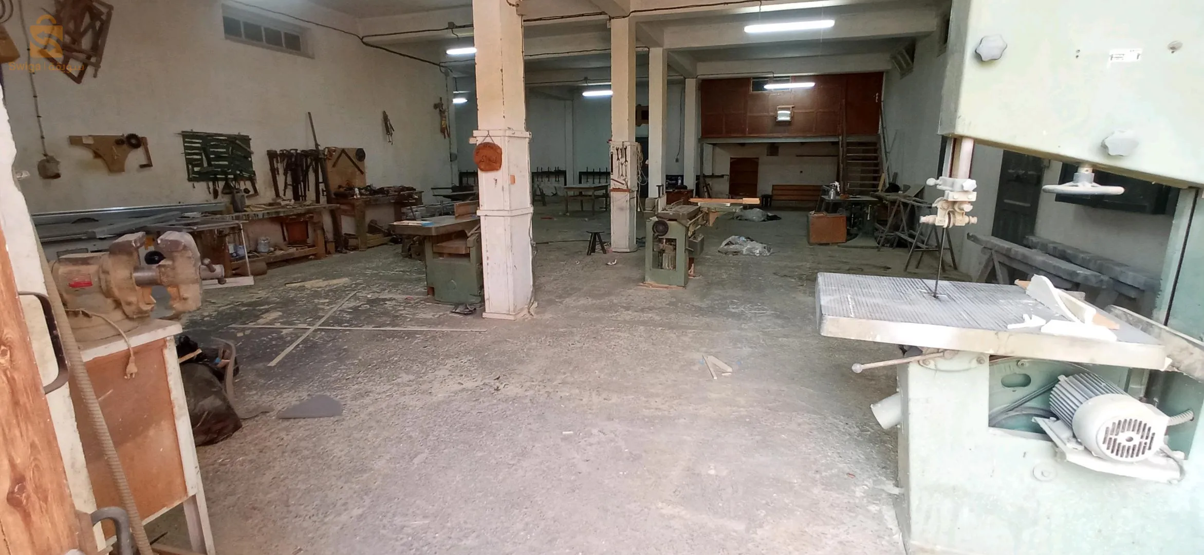 atelier de menuiserie à 400m² + 7machine industriel a louer