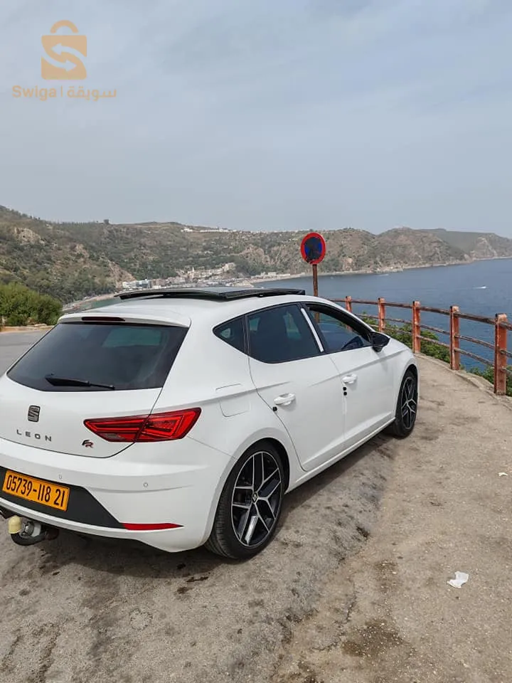 Leon anne 2018 50 005 DZD