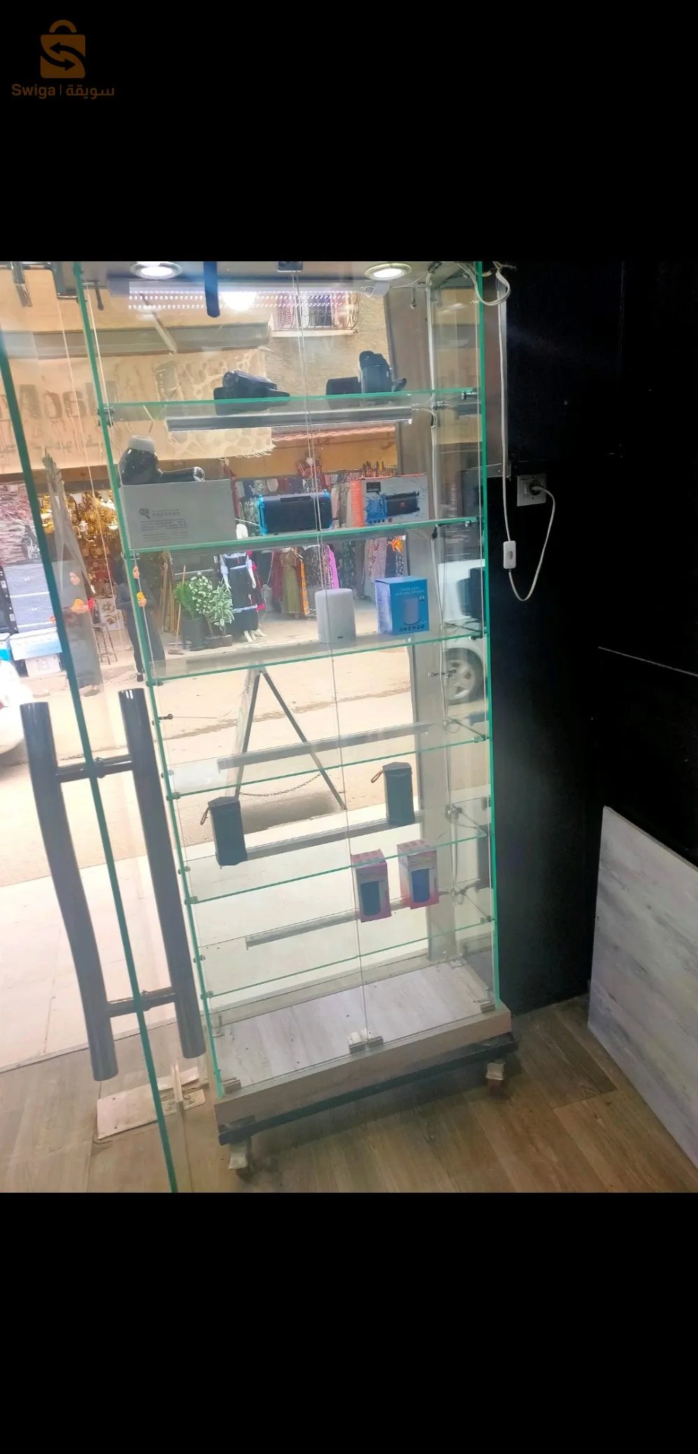 عندي 2 ارموار او تيندا او بلاكة تاع پوبليسيتي